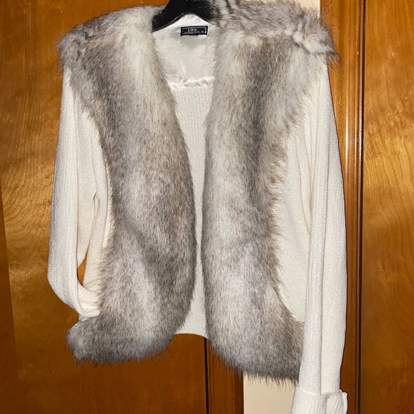 LISA INTERNATIONAL Faux Fur Trim Chenille cardigan Sweater Sz M - Picture 4 of 7